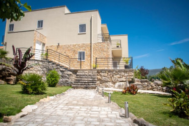 Casa Gemeos huis links